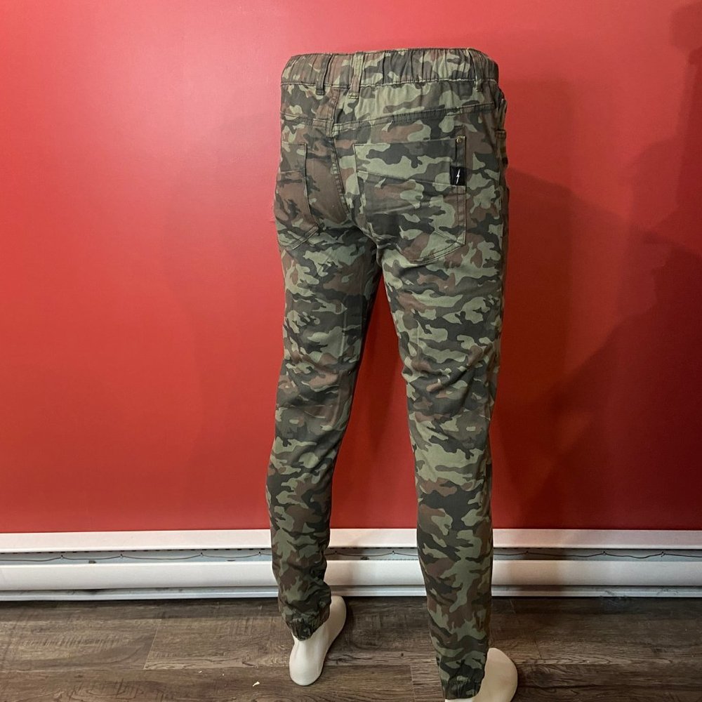 Jeaniologie Men's Jagger Distressed 5-Pocket Twill Camo Jogger Pants - NWT - Picture 5 of 6